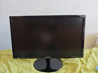 Predám skvelý monitor Samsung S24D300