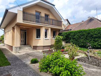 Rodinný dom s obrovským pozemkom, len 10 km od Galanty
