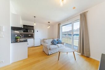 NOVÝ, SVETLÝ BYT S BALKÓNOM, PIVNICOU A GARÁŽOU,ČEREŠNE LIVI