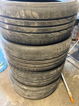 235/40 r19