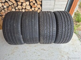 255/35 R19
