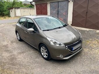 Peugeot 208 benzín 2012