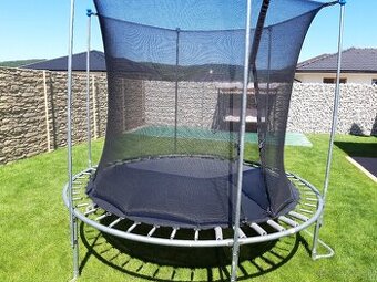 Trampolína