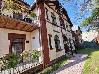 Na predaj exkluzívny 3 izbový podkrovný byt v Trebišove - 1