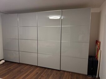 Skrina s posuvnymi dverami Ikea Pax