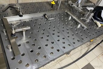 Zvárací stôl 210x100x20mm diery 28