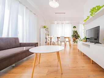 PREDAJ / 3 izbový byt na námestí / NOVOSTAVBA - 1