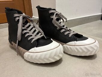 Tenisky z kolekcie Medicine