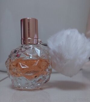 Predam parfem Ariana Grande