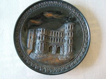 Starožitný tanier.