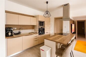 2 izbový byt s výmerou 38 m2 v staršej novostavbe s...