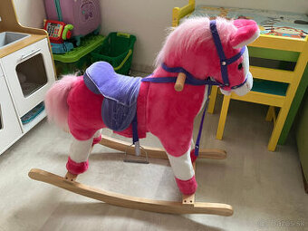 Hojdací koník na batérie