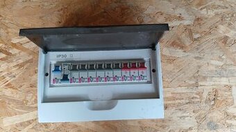 Rozvádzač, ističe, vypínače, zásuvky, bodové svetla ledkove