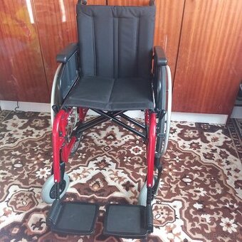 Predám nový skladaci invalidny vozik. Plné kolesá