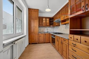 Kuchynská linka z masívneho dreva