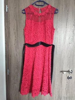 Červené čipkované šaty bez rukávov - veľ. 39-40