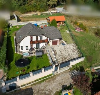 PRIESTRANNÝ RODINNÝ DOM  NA PREDAJ, CHRENOVEC