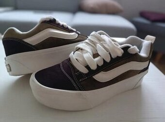Vans knu stack