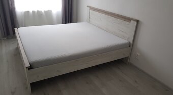 Manželská posteľ + rošťy a matrac