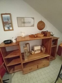 Skrinkybpod TV  masivne drevo