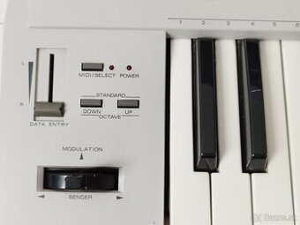 Ponúkam Roland PC 200 midi