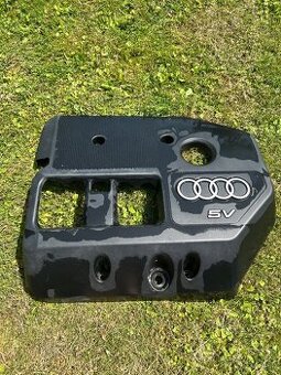 Audi A3 8L kryt motora