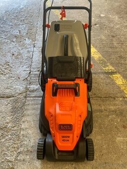 Black & Decker Elektrická kosačka na trávu 1800 W