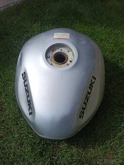 Nádrž Suzuki bandit 1200,600 - 1