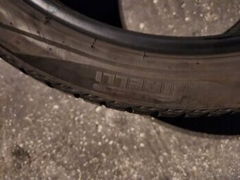 Pirelli 225 40 18 celorocne gumy