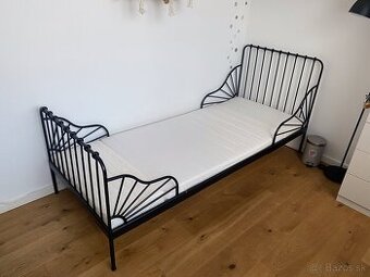 Rastúca posteľ IKEA - čierna