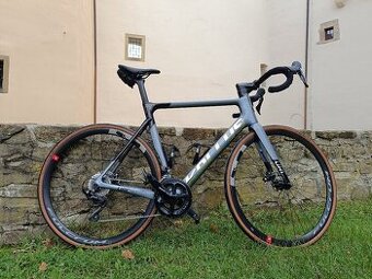 Kellys URC 50 karbónový bicykel