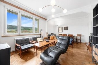 REZERVOVANÉ : Priestranný 2 izbový byt s perfektným výhľadom