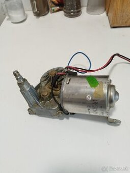 Predám motorček zadného stierača na š favorit