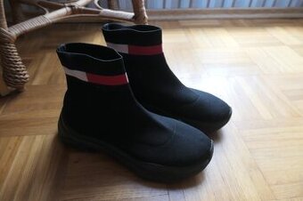 TOMMY HILFIGER ako nove vel. 38