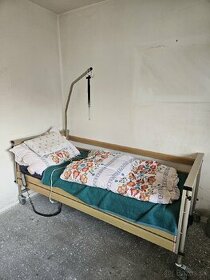 Elektricky polohovateľná posteľ s matracom