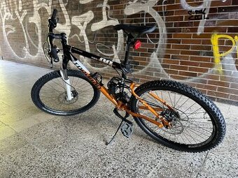 Horský celoodpružený bicykel