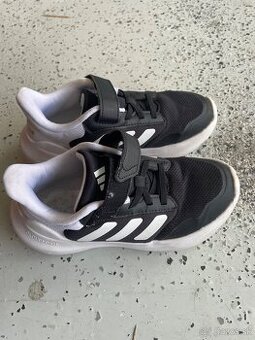 Adidas tenisky veľkosť 33 zosilnená päta