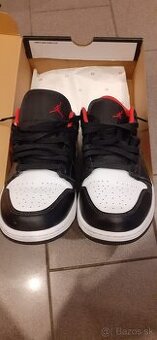 Nike Air Jordan 1 low black/fire red-white