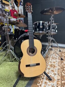 Celomasivna klasická gitara Magna