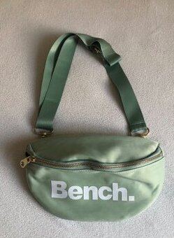 ———-Nová zelená kabelka/ľadvinka Bench, 13.50 E——-