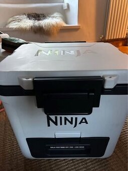 Ninja FrostVault 28l chladiaci box s kolieskami