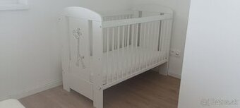 Biela drevená postieľka klups safari žirafa + matrac