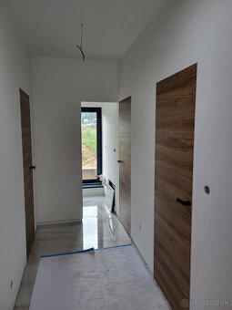Montáž obložkových zárubní a interiérových dverí