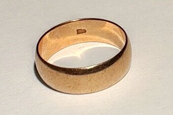 zlatý prsteň, 375/1000, Punc Rusko, 4,58g, šírka 0,6mm