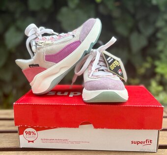 Krasne a nepouzite Superfit Gore-tex topanky 26 s vysackami