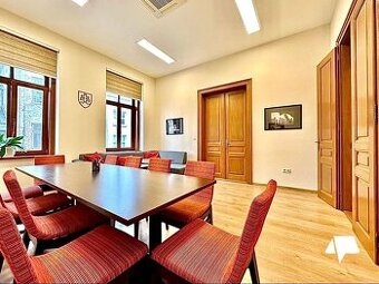 Prenájom 4 kancelárie, rekonštrukcia, centrum, Nitra