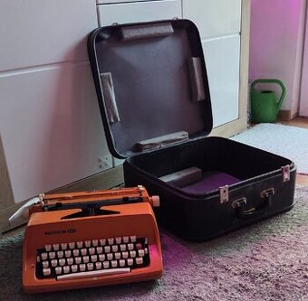 Darujem funkčný písací stroj Consul 2223