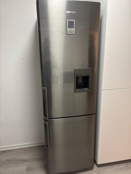 Rezervované - Chladnička Samsung s nádobou na studenú vodu