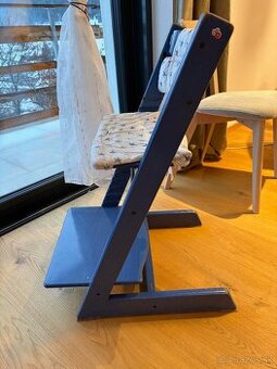 Rastúca stolička STOKKE - modrá