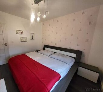 Predám kvalitnú posteľ z masivu